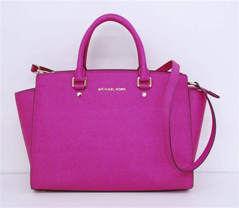 michael kors tasche pink mit buchstaben|pink michael kors satchel.